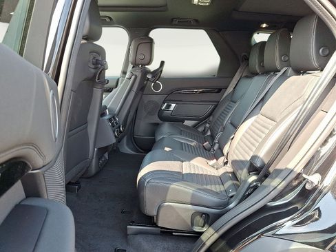 New 2025 Land Rover Discovery S image 8