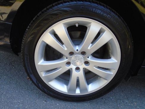 Used 2009 Mercedes-Benz C 300 Sedan image 32