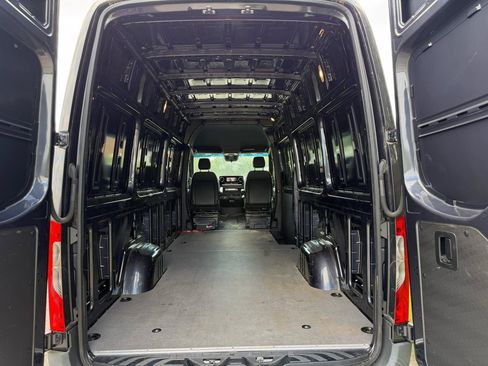 Used 2021 Mercedes-Benz Sprinter 2500 image 13