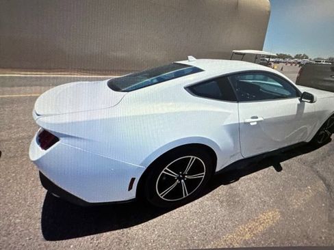 Used 2024 Ford Mustang Premium RWD image 5
