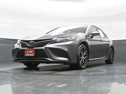 Used 2022 Toyota Camry SE FWD image 27