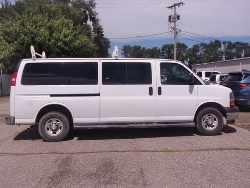 Used 2019 Chevrolet Express 3500 LT w/ LT Preferred Equipment Group RWD image 8