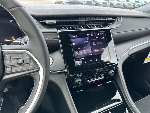 New 2025 Jeep Grand Cherokee L Altitude image 3