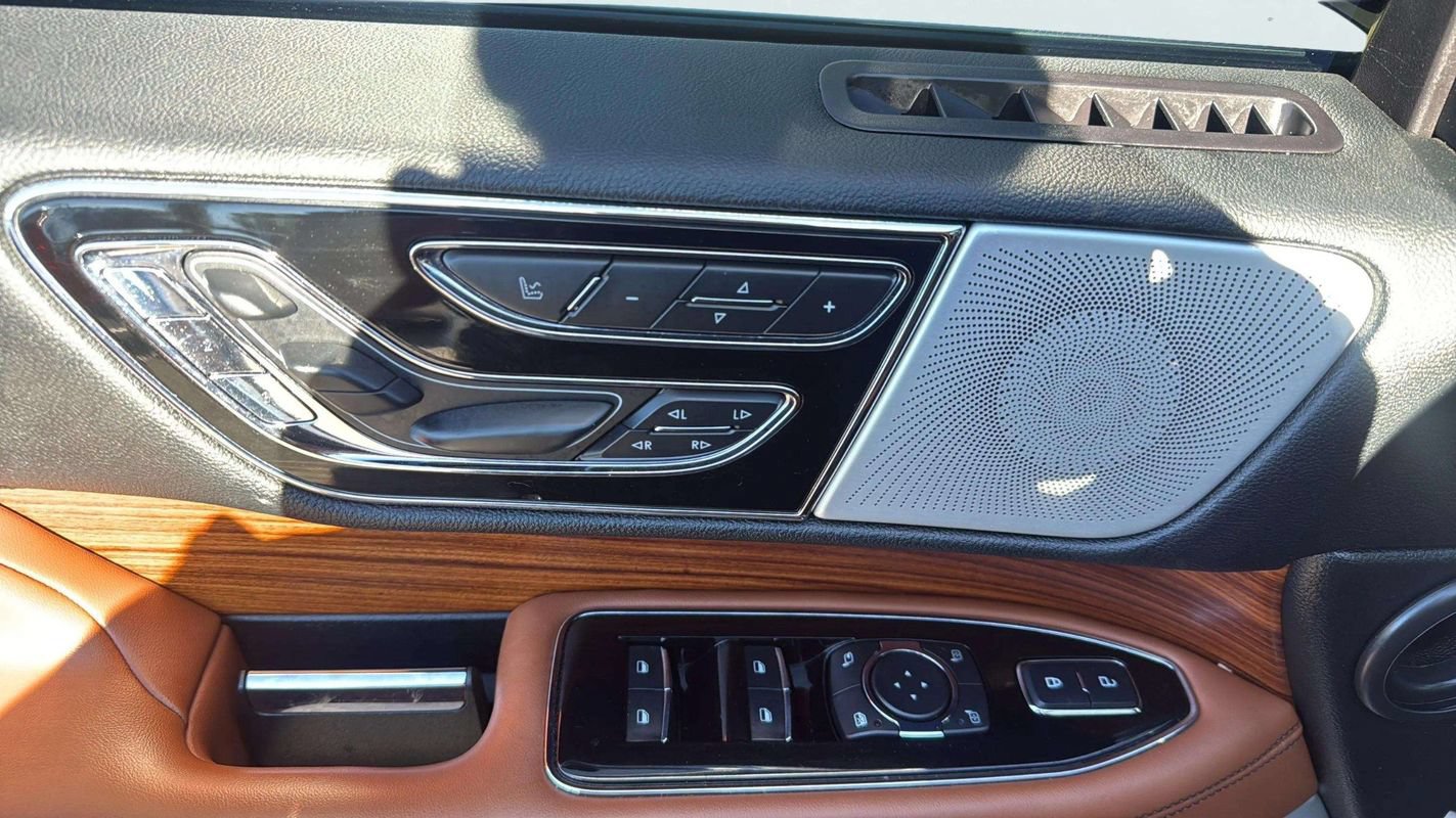 Used 2019 Lincoln Navigator Reserve w/ Cargo Package AWD/4WD image 18