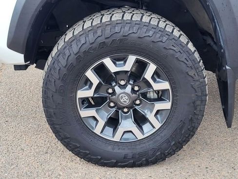 Used 2022 Toyota Tacoma TRD Off-Road AWD/4WD image 9