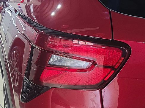 Used 2025 Chevrolet Trax RS w/ Sunroof Package FWD image 10