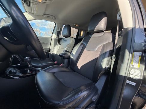 Used 2018 Jeep Compass Latitude AWD/4WD image 12