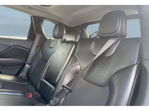 Used 2022 Jeep Cherokee Trailhawk w/ Sun, Sound & Nav Group AWD/4WD image 28