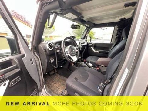 Used 2014 Jeep Wrangler Unlimited Sahara AWD/4WD image 9