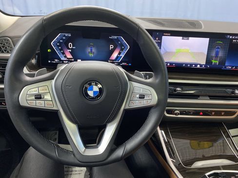 Used 2024 BMW X7 xDrive40i w/ Premium Package image 13