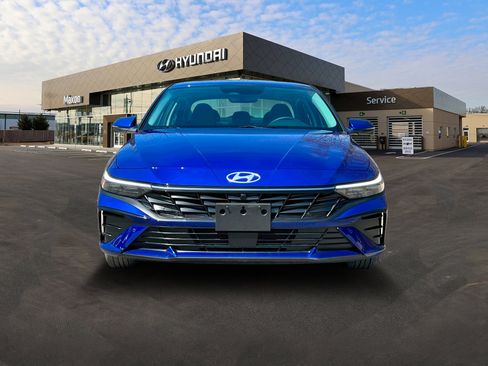 New 2025 Hyundai Elantra Limited image 12