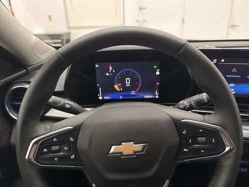 Used 2025 Chevrolet Trax LT w/ LT Convenience Package FWD image 14