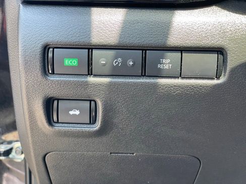 Certified 2024 Nissan Sentra SR FWD image 17