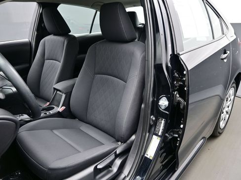 Used 2025 Toyota Corolla LE FWD image 11