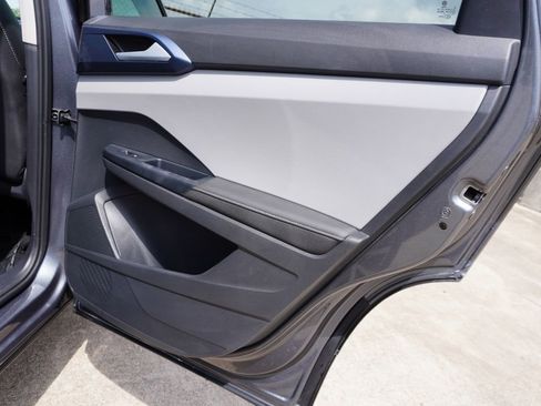 Used 2024 Volkswagen Taos SE FWD image 21