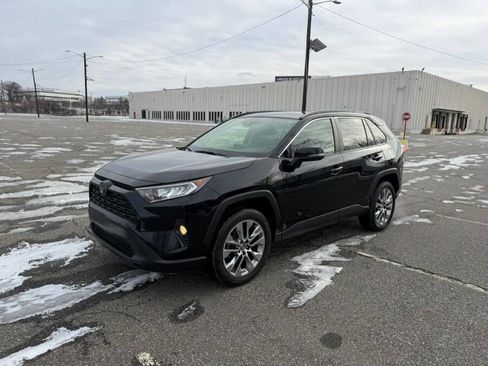 Used 2019 Toyota RAV4 XLE Premium image 15