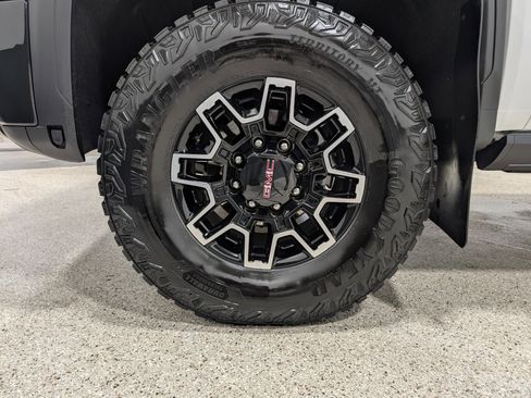 Used 2025 GMC Sierra 2500 AT4X w/ Snow Plow Prep/Camper Package image 11