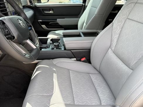 Used 2024 Toyota Tundra Limited AWD/4WD image 9