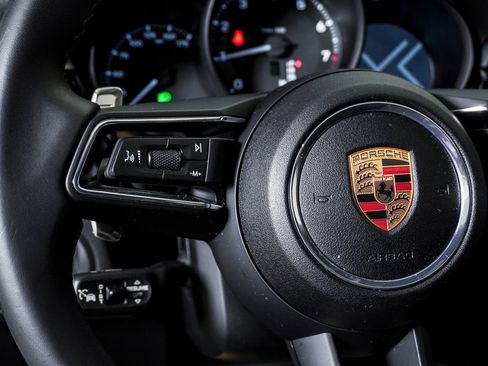 Certified 2025 Porsche Macan image 20