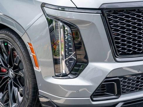Used 2025 Cadillac Escalade V w/ LPO, ONYX Package AWD/4WD image 8