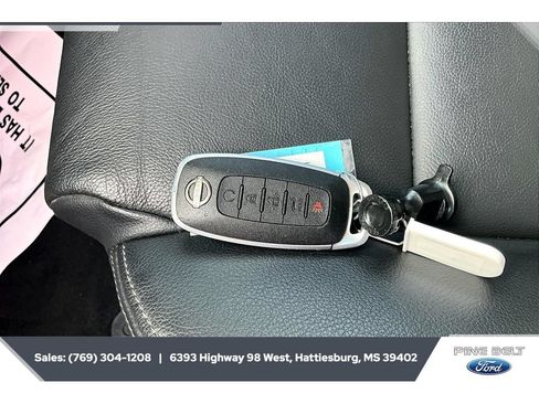 Used 2023 Nissan Rogue SL AWD/4WD image 9
