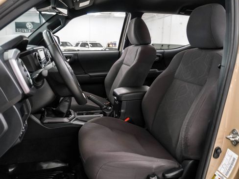 Used 2019 Toyota Tacoma TRD Off-Road AWD/4WD image 30