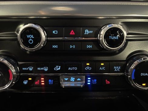 Used 2025 Ford F150 Lariat w/ Equipment Group 501A Mid image 13