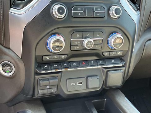 Used 2019 GMC Sierra 1500 SLT w/ SLT Premium Plus Package AWD/4WD image 31