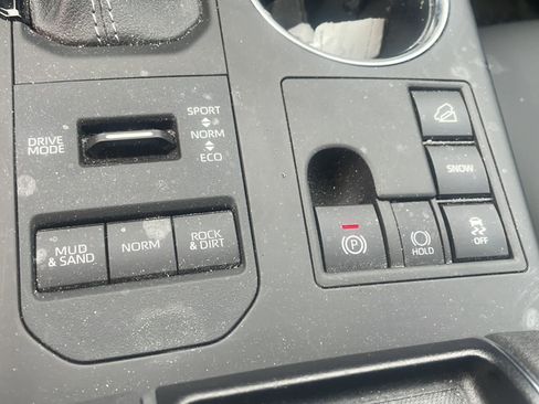 Used 2023 Toyota Highlander XLE AWD/4WD image 20