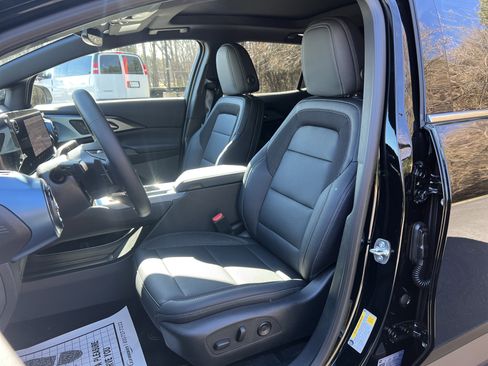 New 2026 Chevrolet Equinox EV LT image 16