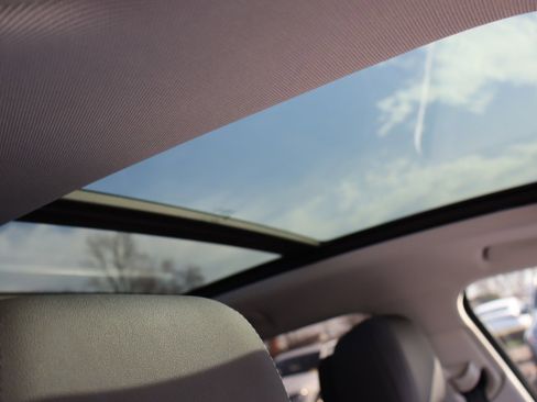 Used 2021 Audi e-tron Premium w/ Convenience Plus Package image 17