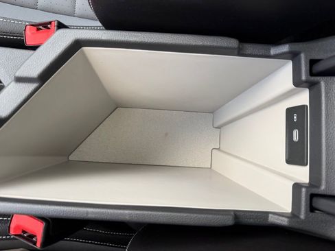 Certified 2025 Volkswagen Jetta SE w/ Sunroof Package image 24