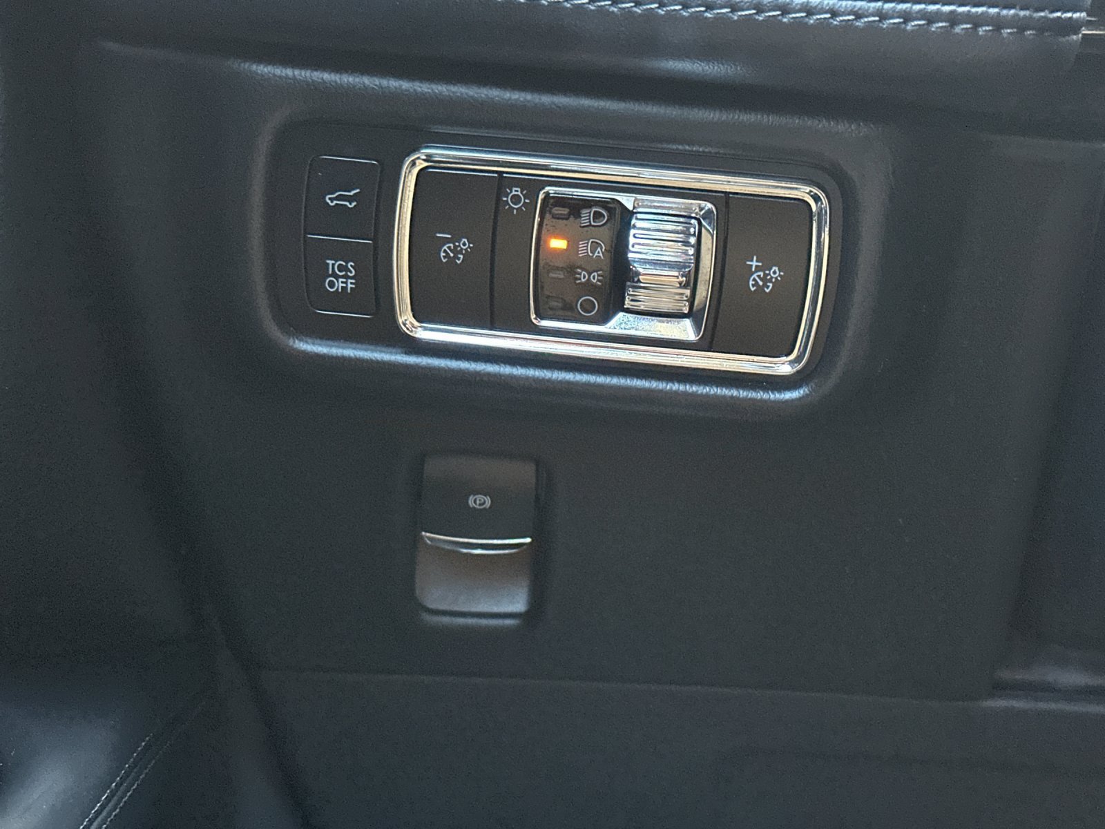 Certified 2023 Lincoln Nautilus FWD w/ Premium Package image 33