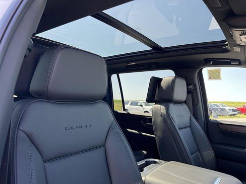 New 2026 GMC Yukon XL Denali w/ Denali Reserve Package RWD image 35