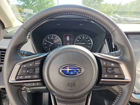 Used 2025 Subaru Outback Premium AWD/4WD image 18