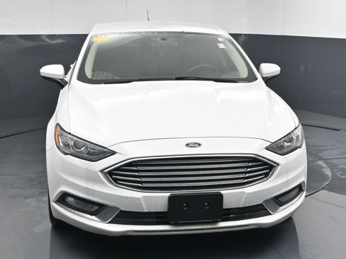 Used 2018 Ford Fusion SE w/ Equipment Group 201A image 2