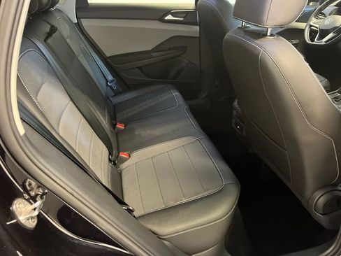 Certified 2023 Volkswagen Taos SE FWD image 12