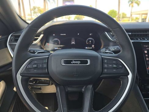 Used 2023 Jeep Grand Cherokee Altitude AWD/4WD image 23