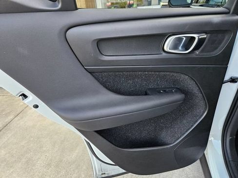Used 2019 Volvo XC40 T5 R-Design AWD/4WD image 15