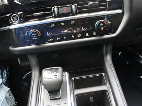 Used 2023 Nissan Pathfinder SV FWD image 21