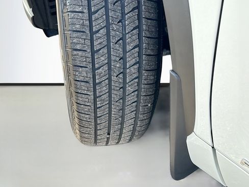 Used 2021 Toyota Highlander XLE image 43