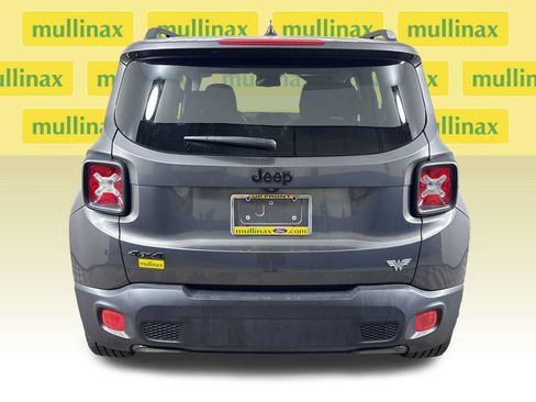 Used 2016 Jeep Renegade Latitude AWD/4WD image 9