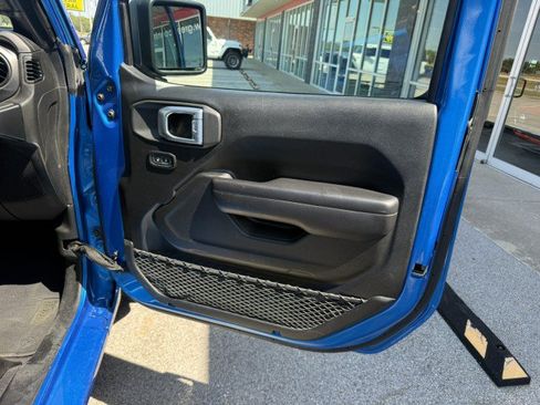 Used 2021 Jeep Gladiator Sport AWD/4WD image 23
