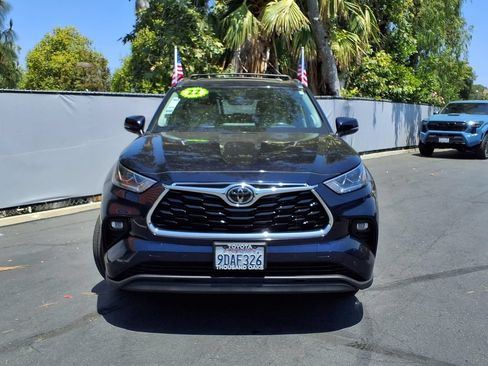 Used 2022 Toyota Highlander Limited FWD image 2