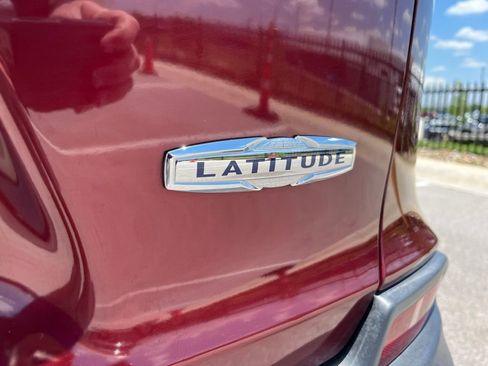 Used 2019 Jeep Cherokee Latitude Plus AWD/4WD image 9