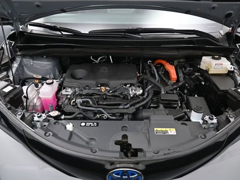 Used 2025 Toyota Sienna XSE image 37