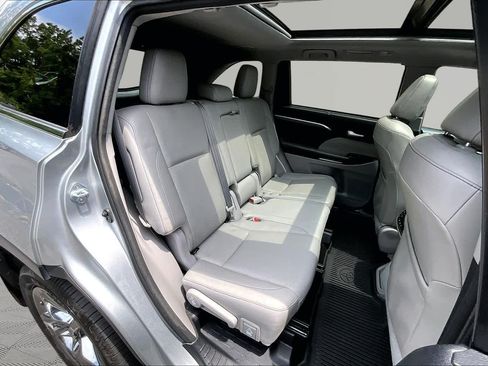 Used 2017 Toyota Highlander Limited Platinum AWD/4WD image 20