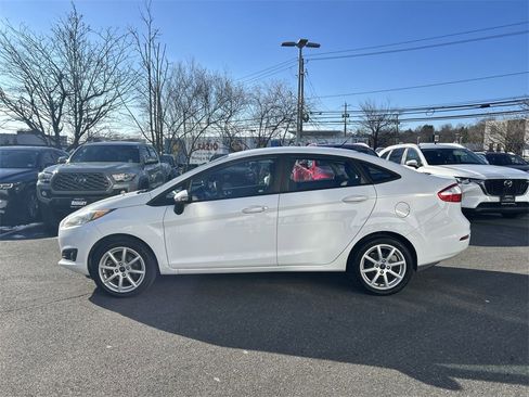 Used 2016 Ford Fiesta SE w/ Equipment Group 201A image 5