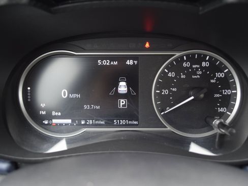 Used 2023 Nissan Versa SV image 14