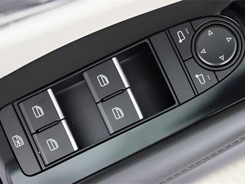 Used 2024 MAZDA MAZDA3 s image 16